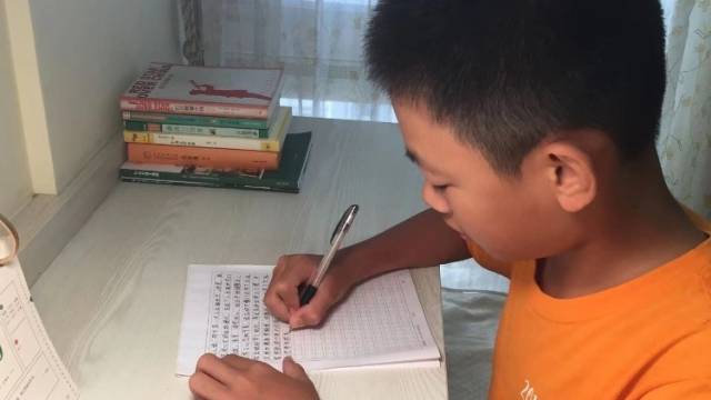 开学前，广州援非医疗队队员给儿子写了一封信