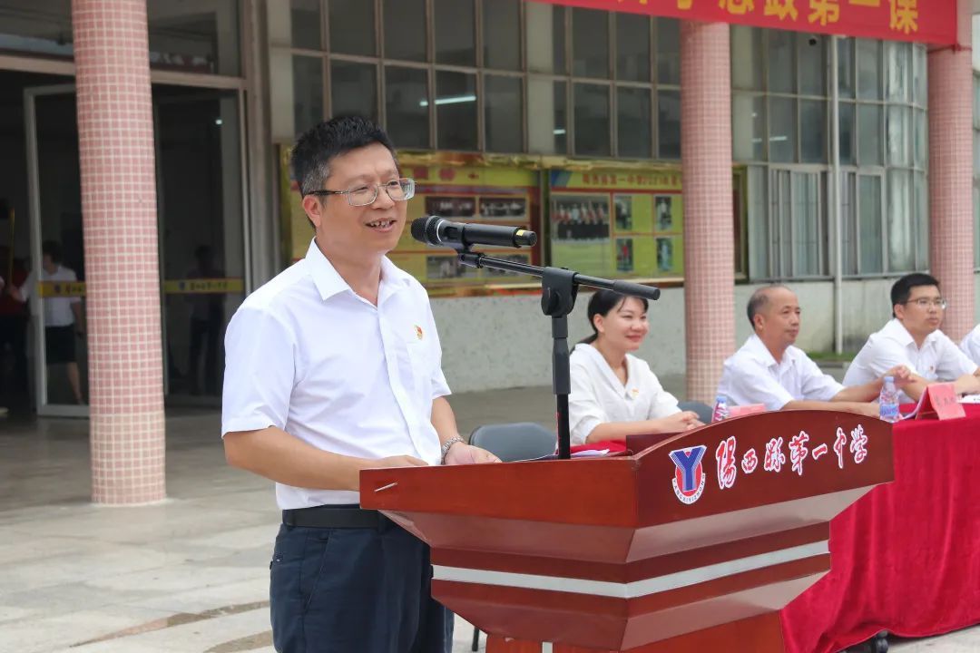 阳西县第一中学校长梁军磊。
