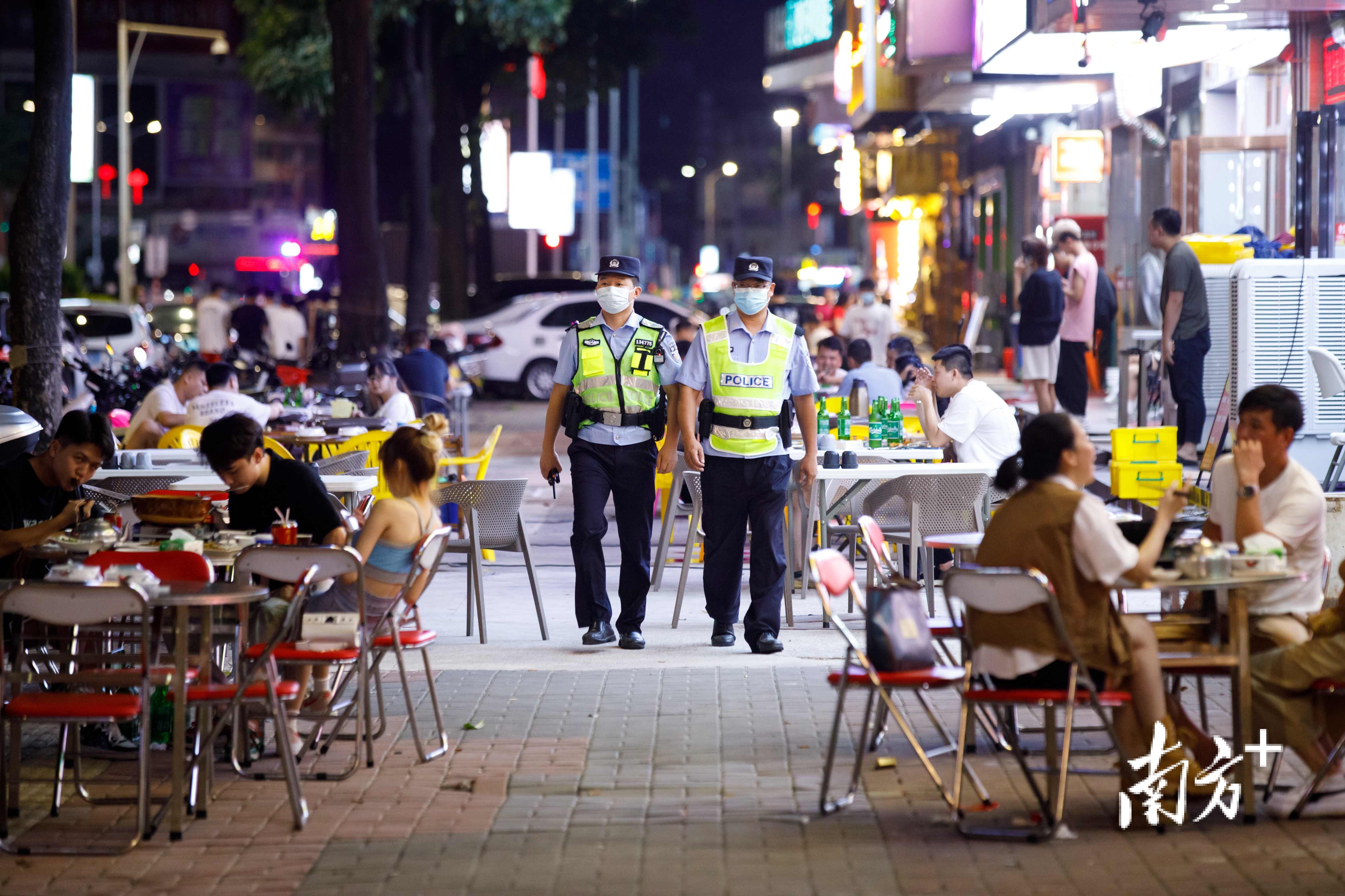 惠州公安设置152条巡线，确保“夜间经济”场所集中区域每15分钟见警一次。黄辉延 摄