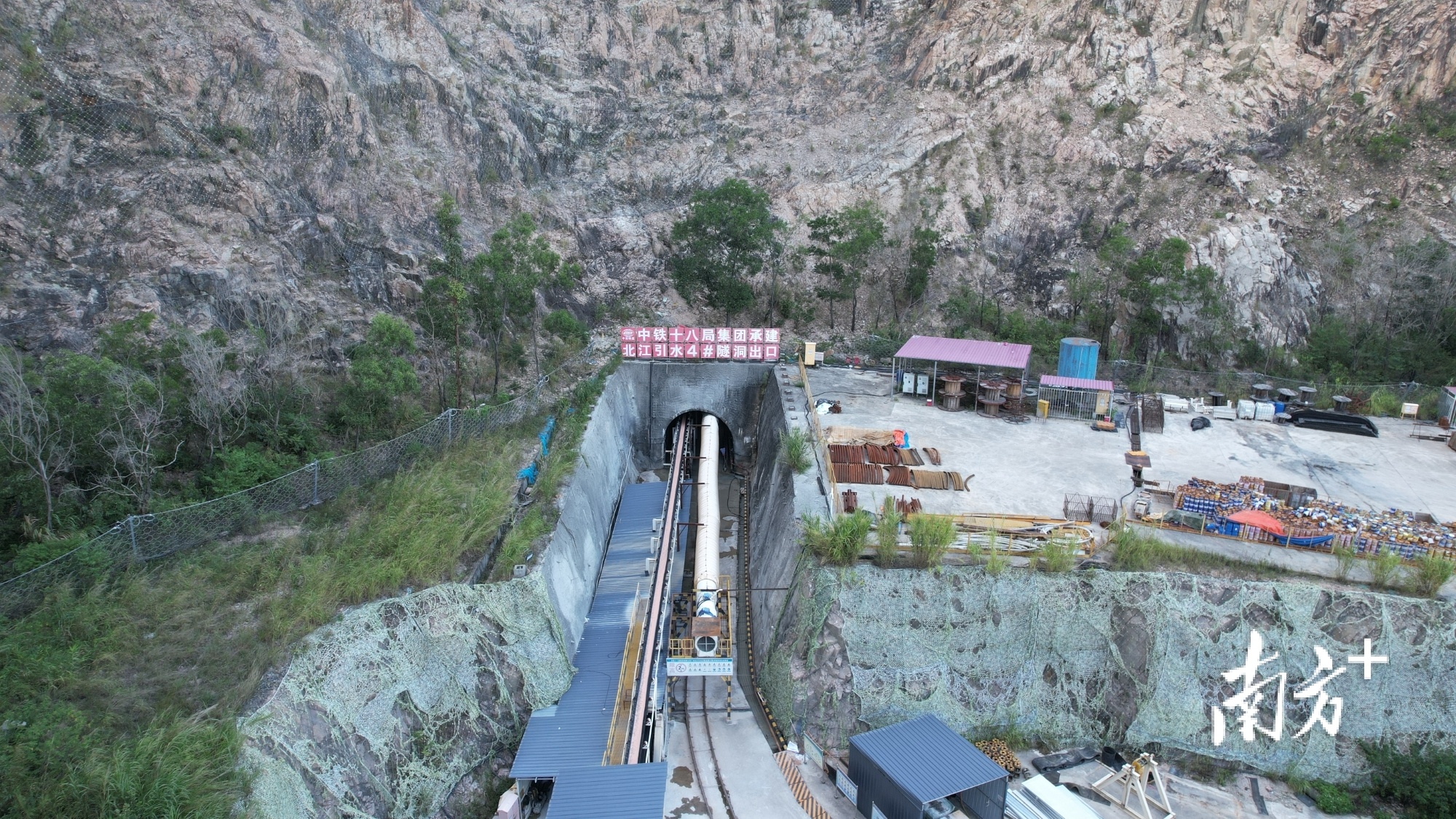 9月14日,广州北江引水工程全长11.4公里的重难点工程4号隧洞全面贯通。 9月14日,广州北江引水工程全长11.4公里的重难点工程4号隧洞全面贯通。