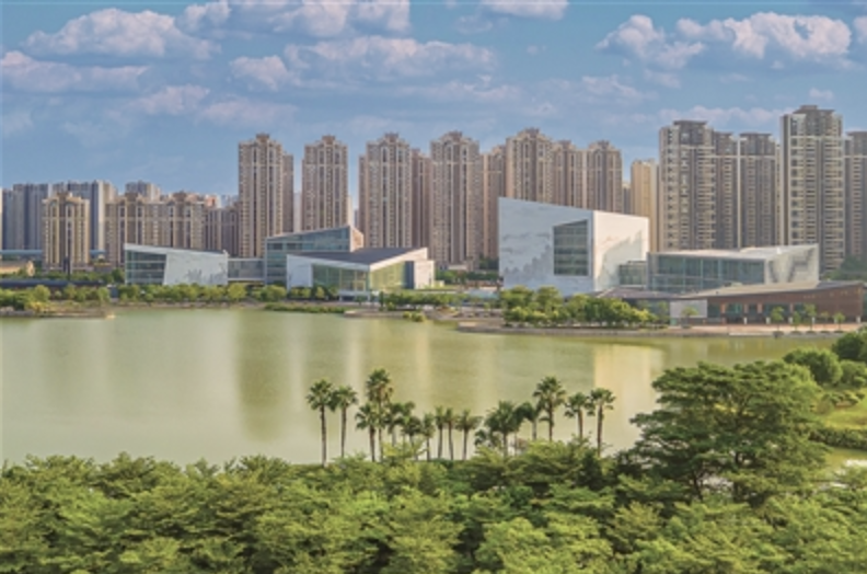 图为三水区云东海街道荷香湖畔的三水区文化活动中心。/图片均为佛山日报记者王澍摄