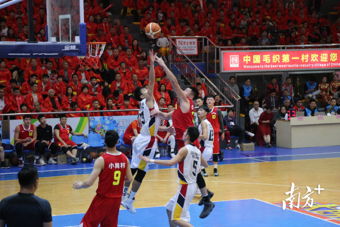 大朗镇举办的迎春篮球赛。 大朗镇举办的迎春篮球赛。