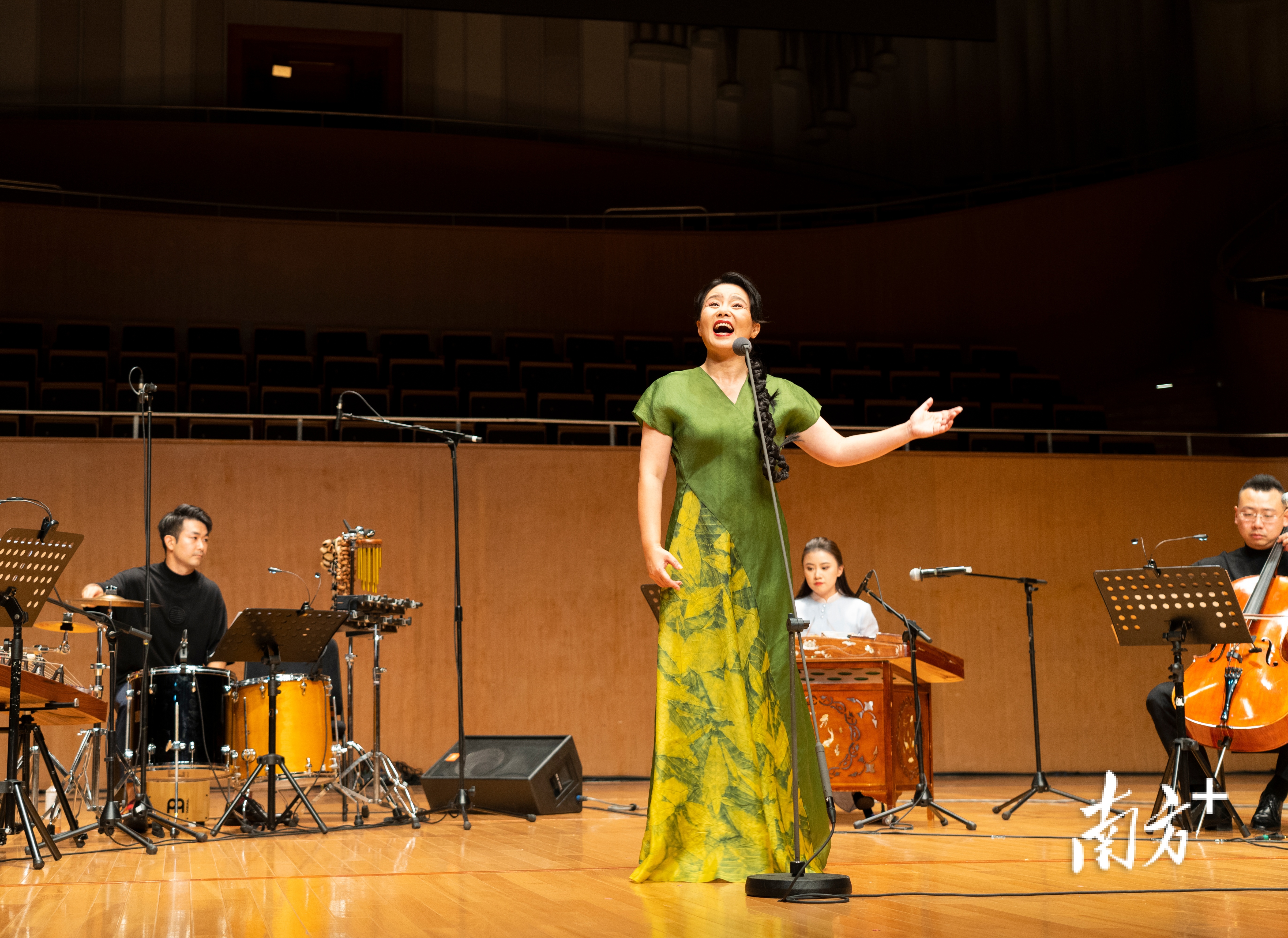 将举办行走的声音——龚琳娜国风音乐会