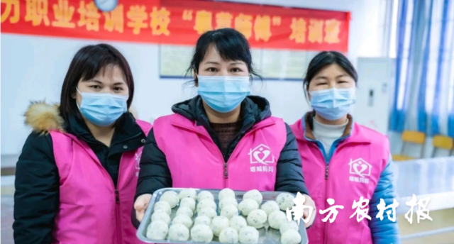增城区深入实施“三项工程”羊城行动,通过培训发放了“增城妈妈”证184人 增城区深入实施“三项工程”羊城行动,通过培训发放了“增城妈妈”证184人