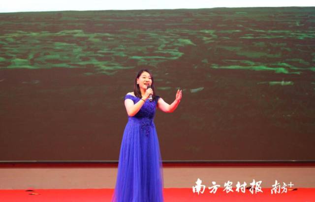 从化区庆祝2022年中国农民丰收节活动启动仪式现场欢庆丰收。 从化区庆祝2022年中国农民丰收节活动启动仪式现场欢庆丰收。