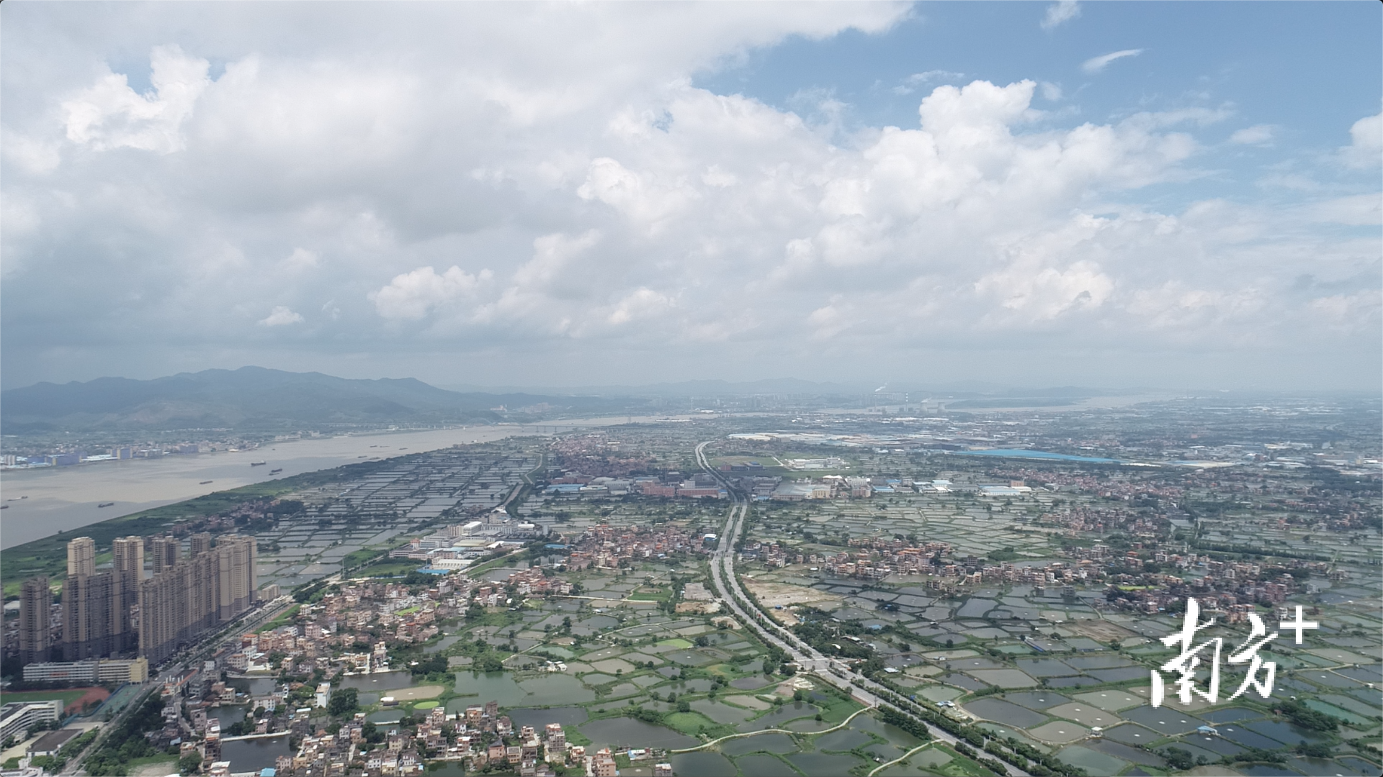 秋分，昼夜均而寒暑平。戴嘉信摄