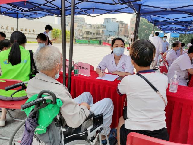 广州医科大学附属脑科医院“老年痴呆”义诊活动现场