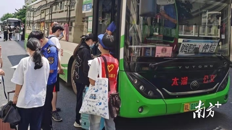 南方+ 陈仕亮 拍摄