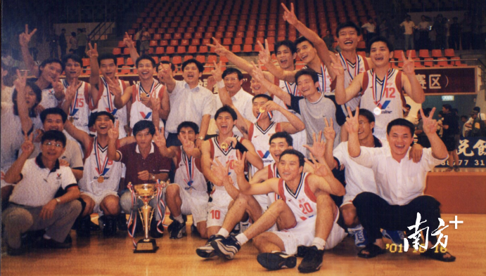 2001年10月，寮步男篮一举夺得市运会男子篮球冠军。