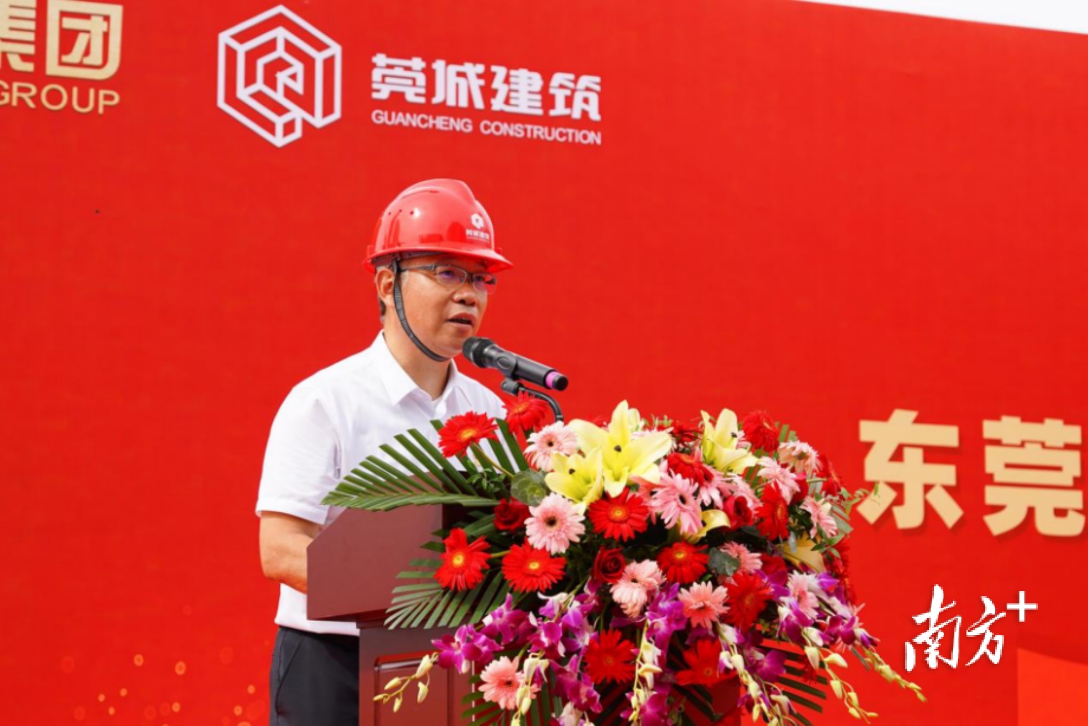 中心城区建设现场指挥部副指挥长黄宇东。