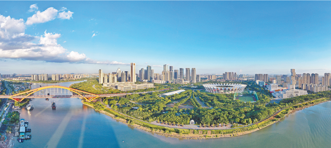 佛山以一座城市的名义，向广大企业家和人才致以崇高敬意。戴嘉信 摄