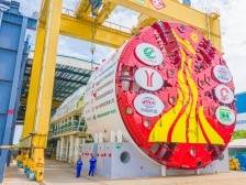 海珠湾隧道将开启“穿江之旅”，广州最大盾构机今日下线