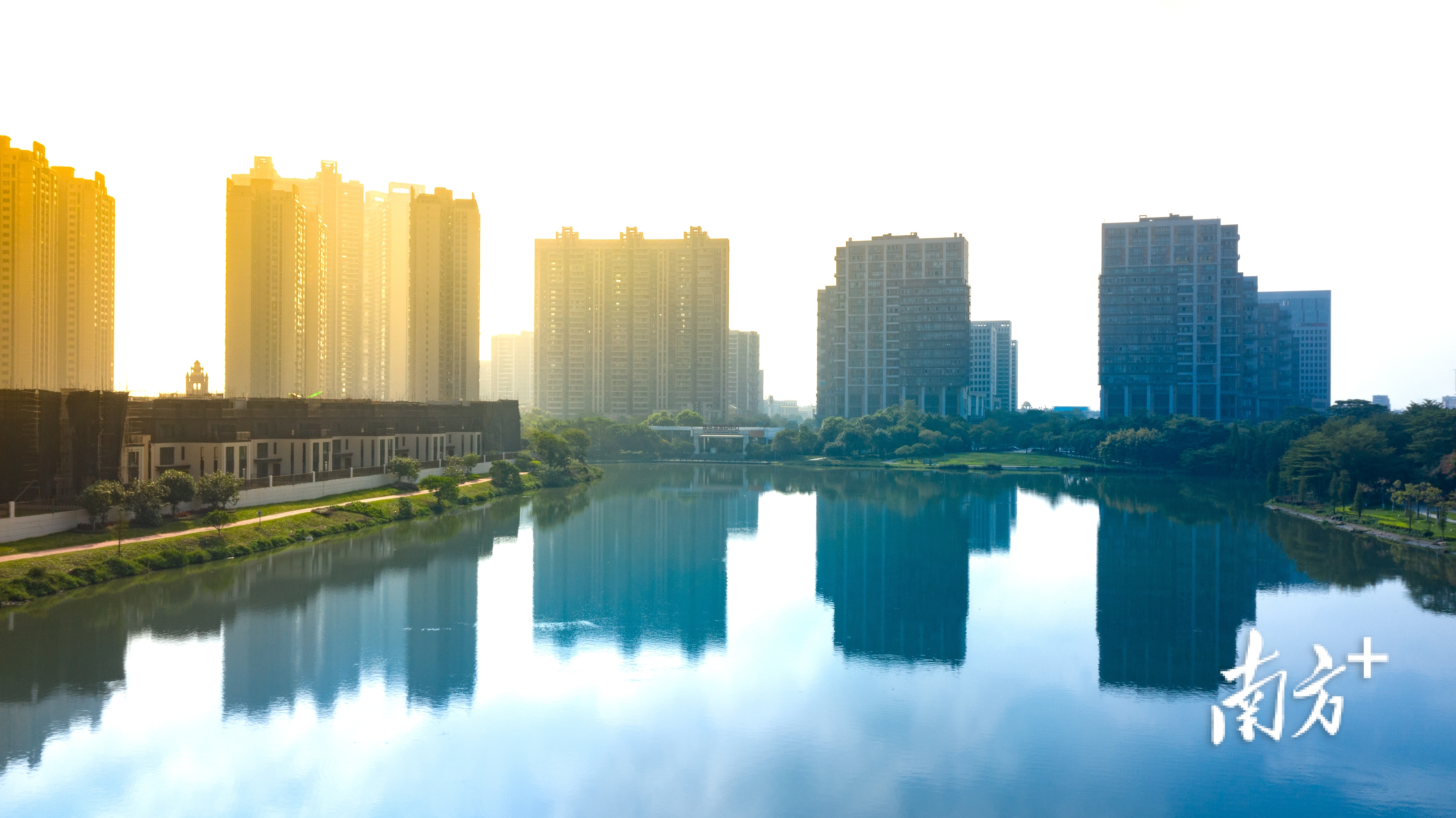 绿岛湖片区更是从一片湿地，蜕变为集教育、医疗、公园、文体等城市配套于一体的宜居新区。