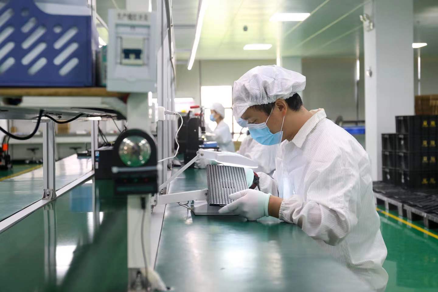 珠海中慧微电子有限公司生产线。 