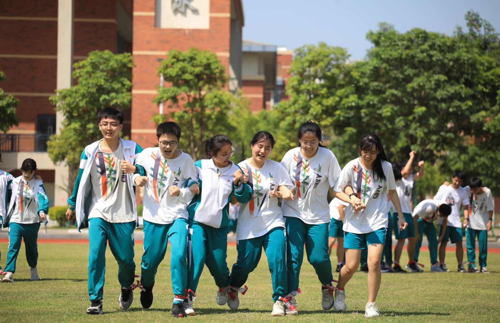珠海大力建设更高水平的文化强市。图为广东省实验中学珠海金湾学校的学生在开展校园活动。