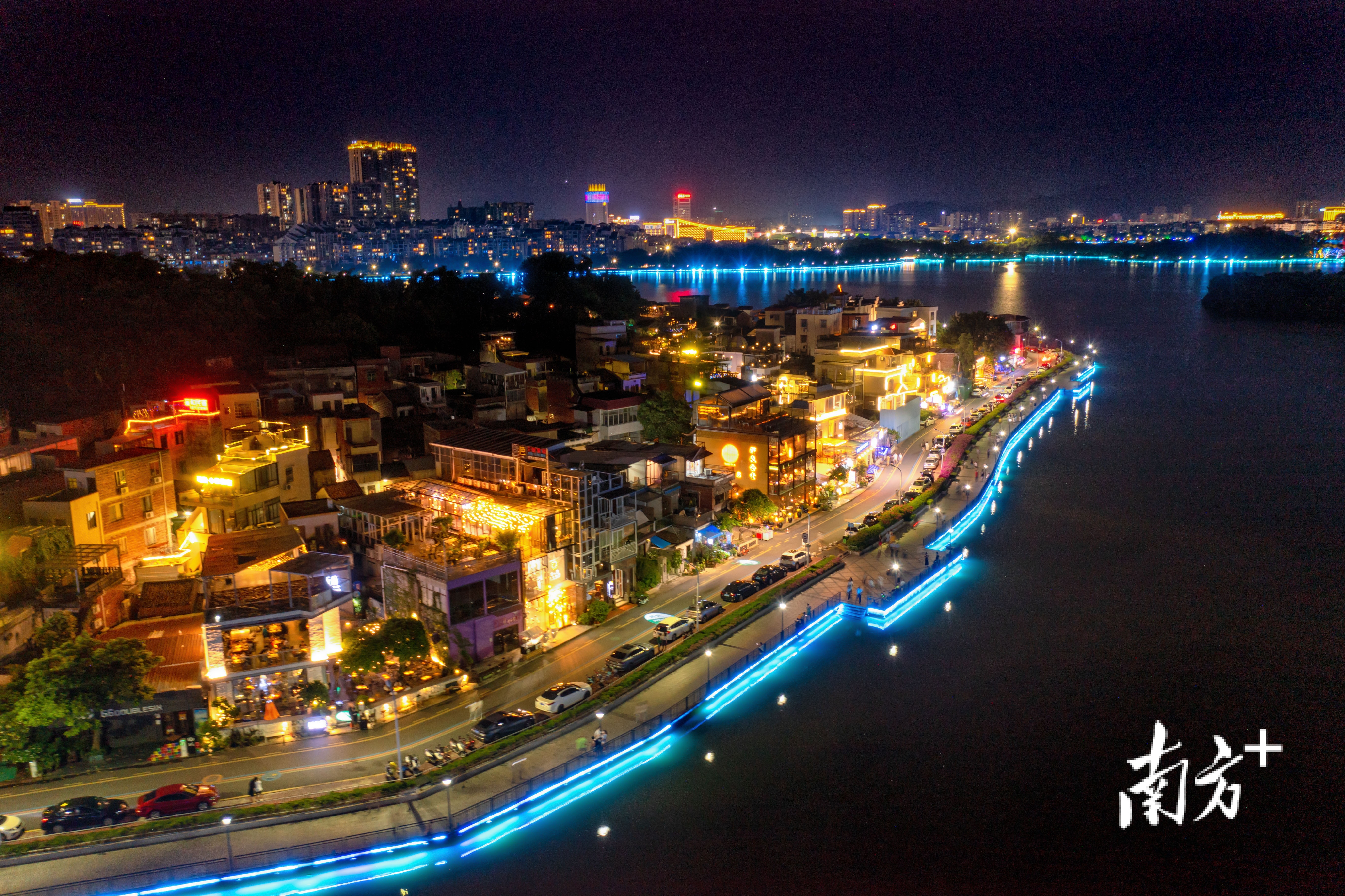 南方网>肇庆新闻>正文>肇庆"夜经济"新地标岩前村8月中旬,随着园内