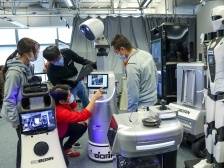 习近平强调，坚持科技是第一生产力、人才是第一资源、创新是第一动力