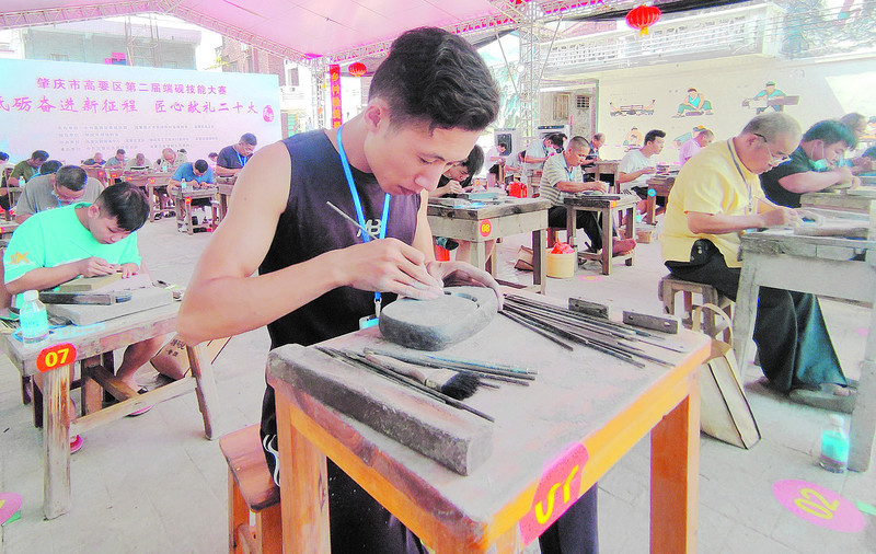 在水口社区举办的第二届高要区端砚技能大赛现场。黄有剑 摄