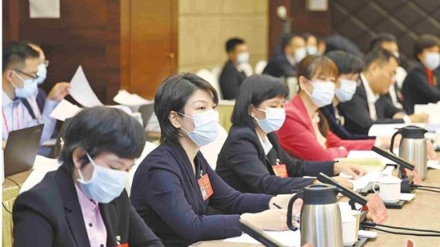 永葆“赶考”的清醒和坚定，自觉学习遵守贯彻维护党章