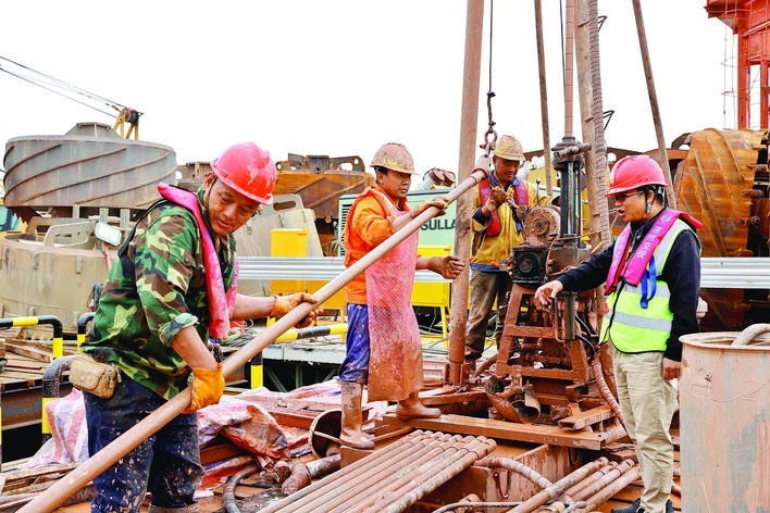 东江特大桥项目施工现场。