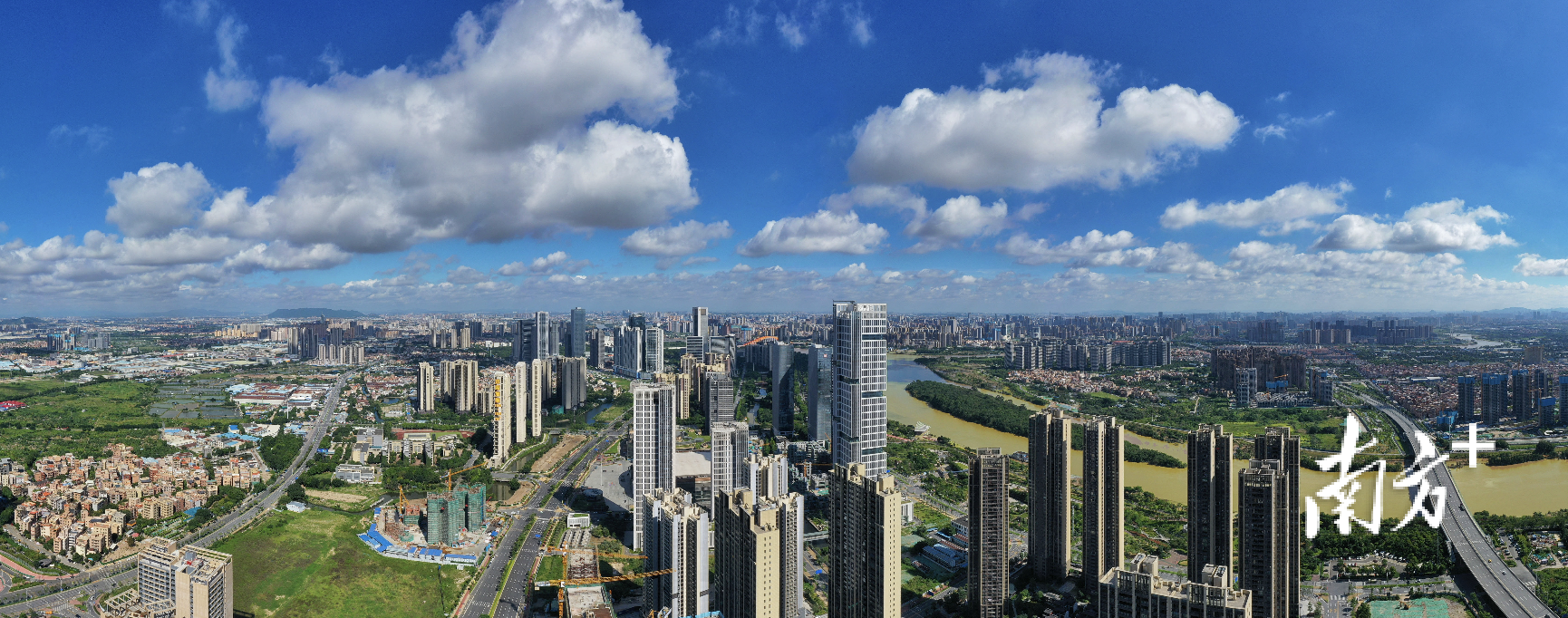 9月，全市共签约引进1亿元人民币或1000万美元以上项目31个，签约投资总额227.71亿元人民币，较8月环比增长98.53%。资料图片