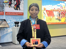 总书记，我们永远跟您走！