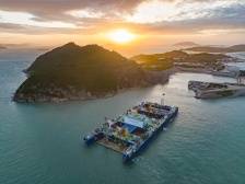 “海底长城”合龙在望！深中通道海底隧道完成E22管节沉放对接