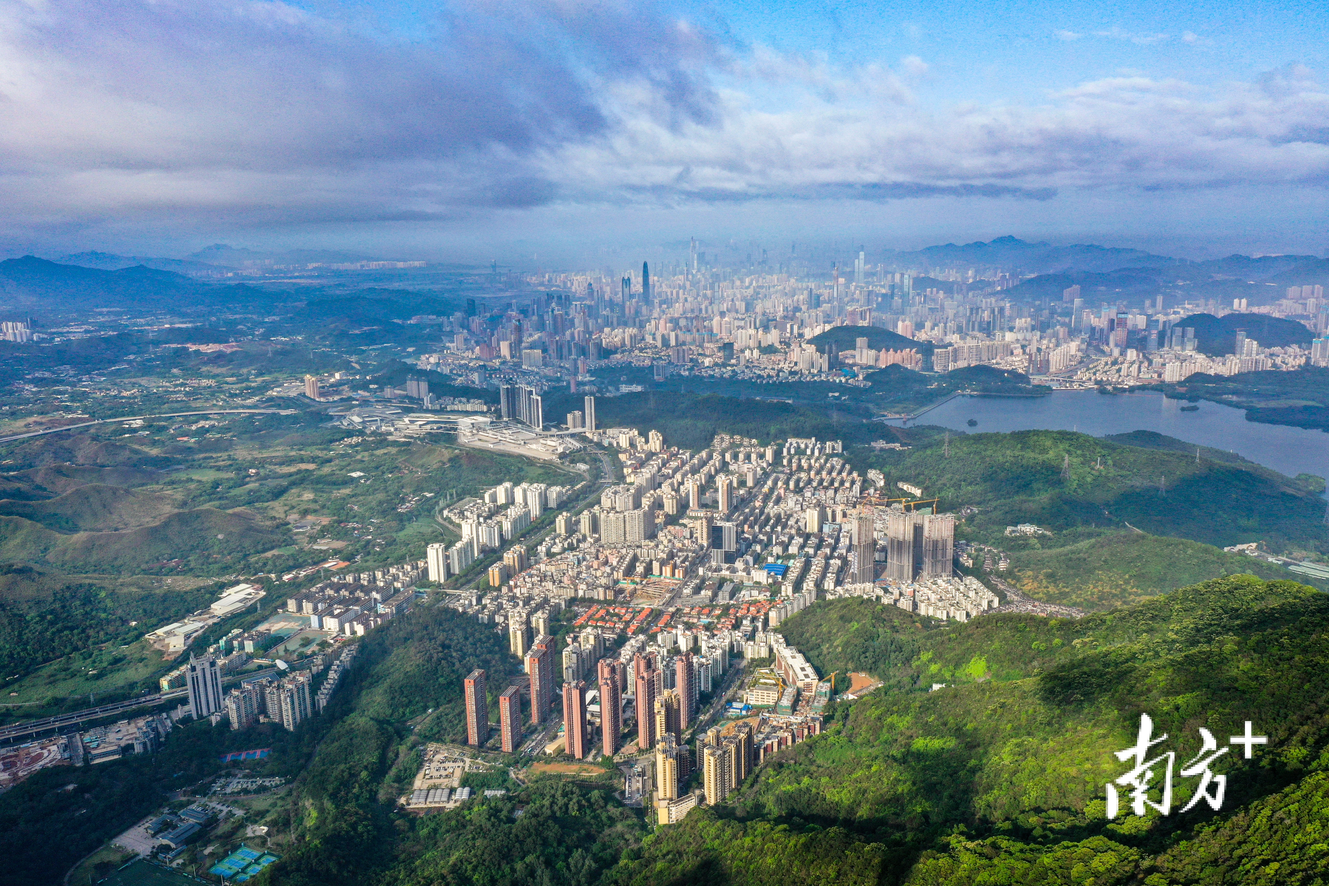  深圳正加快构建绿色低碳循环发展经济体系，全面提升城市应对气候变化整体能力和水平。南方日报记者 鲁力 摄