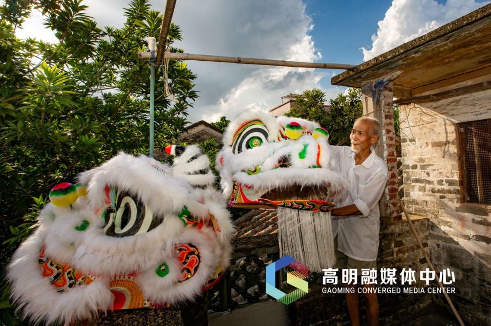 “高明扎狮”传承人谭志明。叶军林 摄 “高明扎狮”传承人谭志明。叶军林 摄