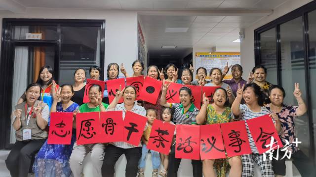 8月中旬,莞铜社工召开社区议事会,动员居民参与社区服务 8月中旬,莞铜社工召开社区议事会,动员居民参与社区服务