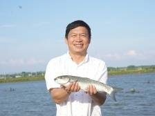 中大养鱼博士打造高品质“年鱼”，年夜饭的“国民鲜鲩”∣“年鱼经济”百家谈⑦