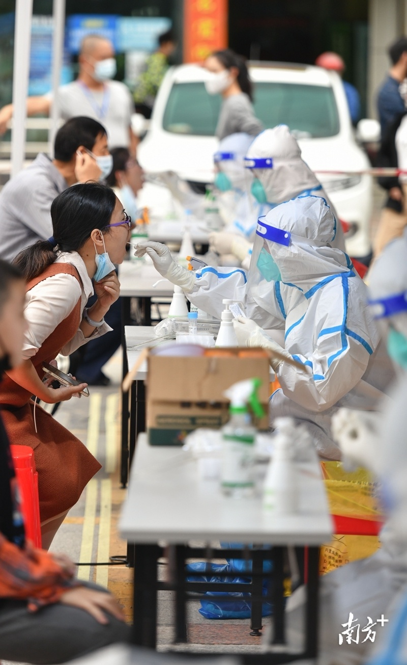 据悉，11月5日—9日，清远市各志愿服务组织发布志愿防疫活动568场，约2.8万人次参与防疫工作。 曾亮超 摄