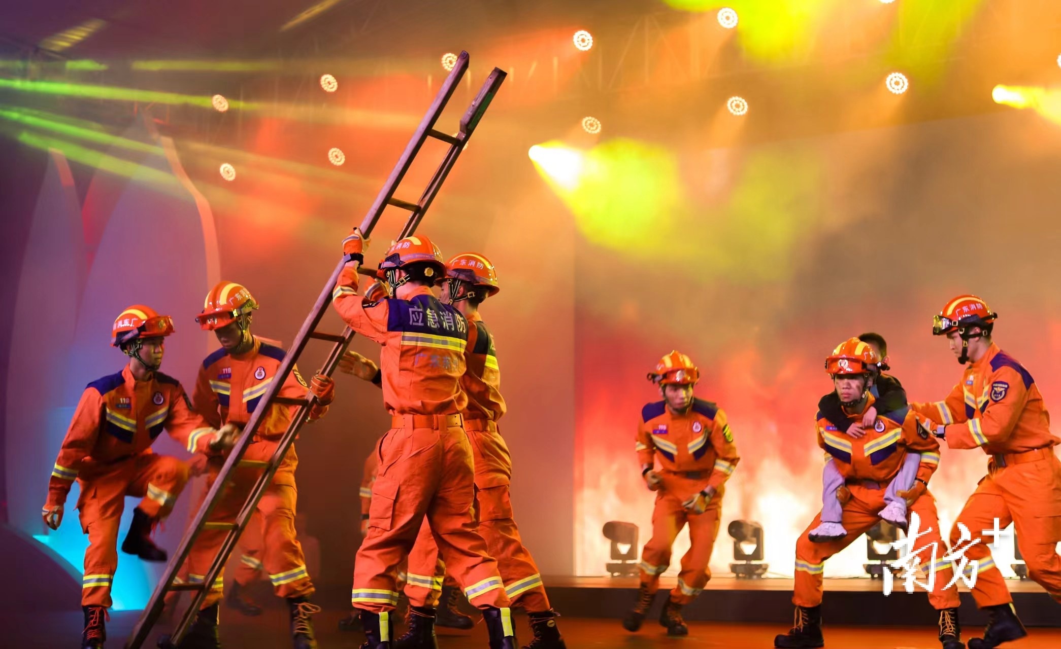 松山湖消防救援大队作品《火焰蓝我的希望》获得总决赛一等奖。 松山湖消防救援大队作品《火焰蓝我的希望》获得总决赛一等奖。