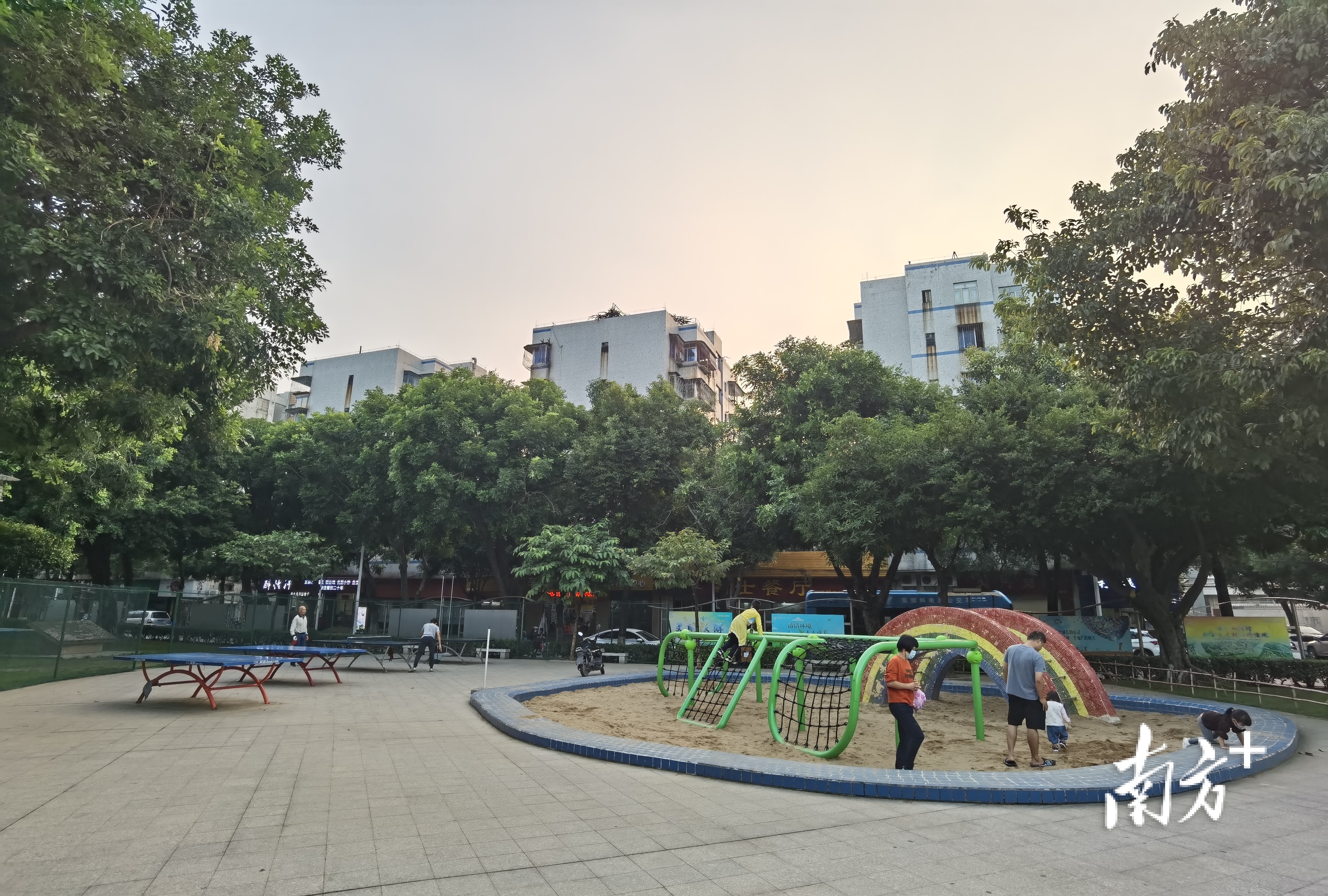 彩虹公园增设健身设施。张秀蓝摄