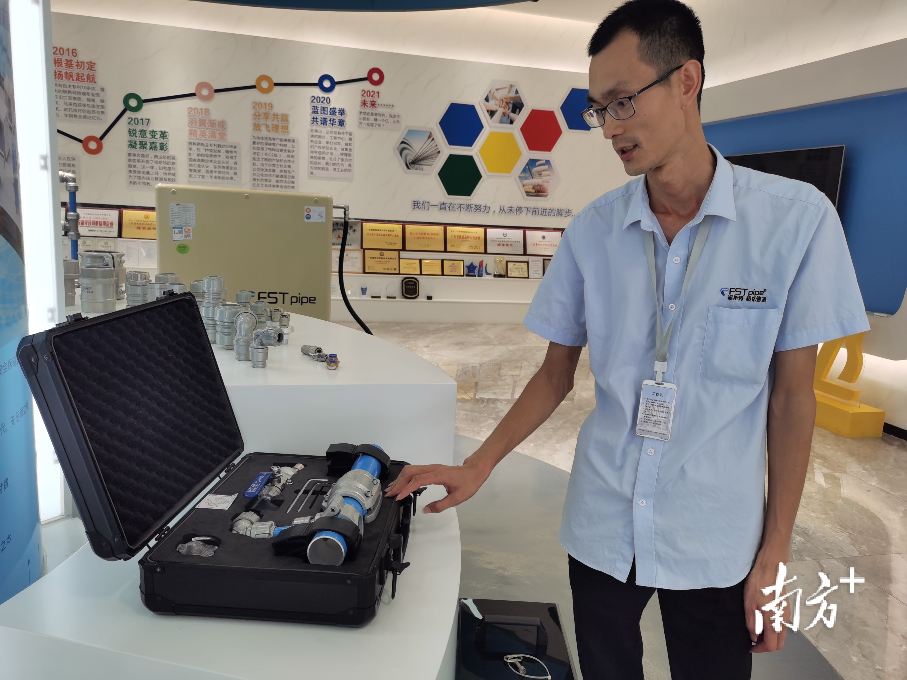 福斯特落户禅城以来,从最初4人发展至200多人,厂房扩张了5倍,近两年每年营收增长50%。罗湛贤 摄 福斯特落户禅城以来,从最初4人发展至200多人,厂房扩张了5倍,近两年每年营收增长50%。罗湛贤 摄