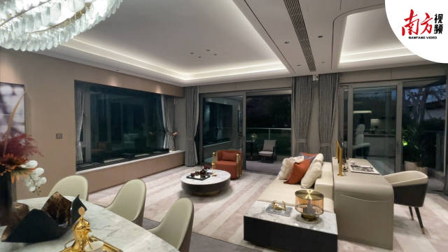 它是超级大平层，但“藏在山里”｜私+房探