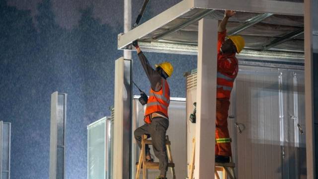 南方特稿｜抢建方舱医院的人