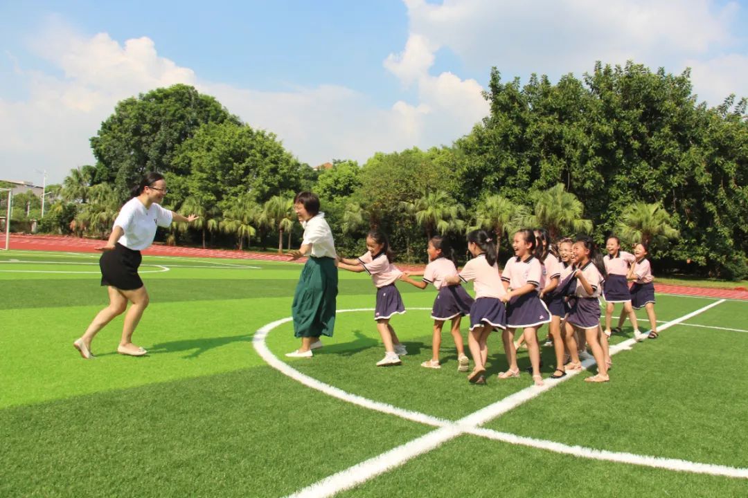 图源高明区荷城德信实验学校
