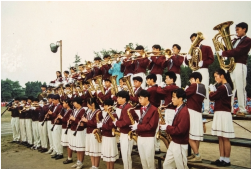 1995年石门中学体育艺术节开幕式上，学生表演器乐合奏。
