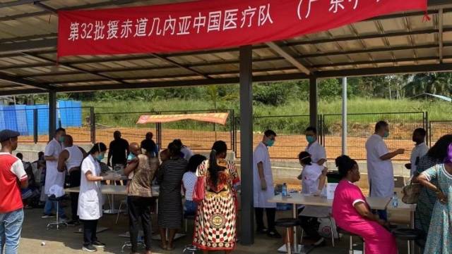 第32批援赤道几内亚中国医疗队开展大型义诊活动