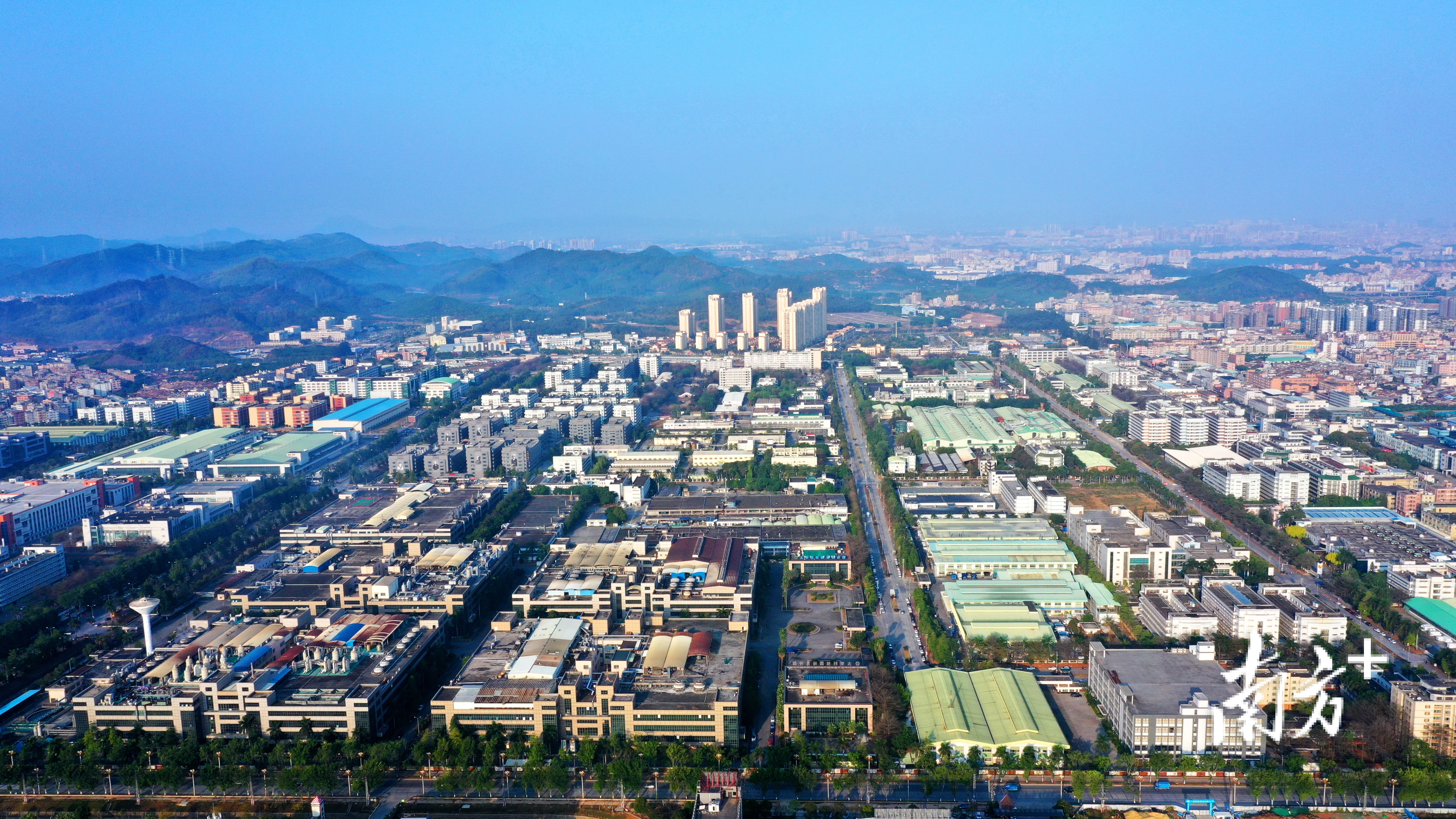 黄江推动“园八条”落实落地。图为裕元工业园。 李鄂 摄