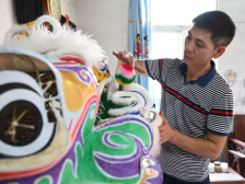 精彩鹤山，多彩非遗丨鹤山狮头制作：精工细作，化竹为狮