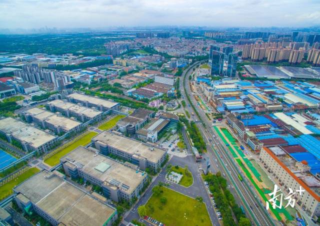 资料图:位于顺德北滘镇的美的全球创新中心以及周边辐射的制造工厂.