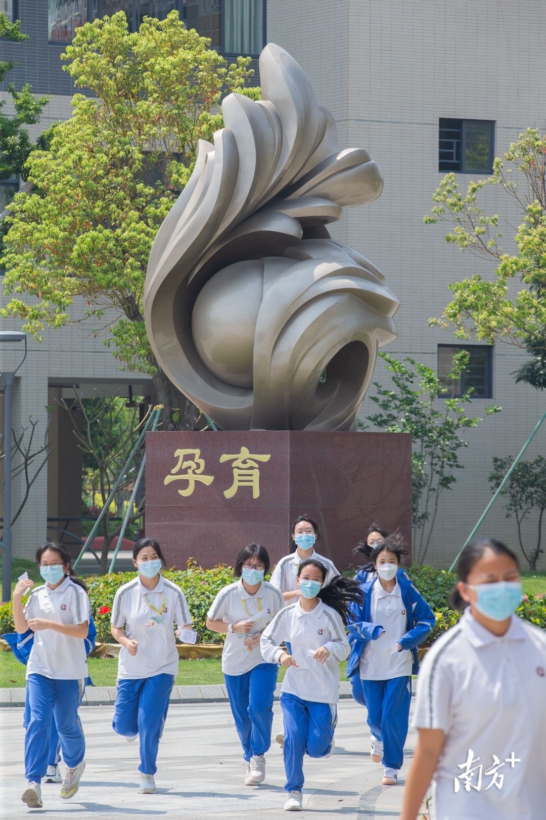 开展集团化办学后,东莞中学南城学校完成校园环境提质升级。 开展集团化办学后,东莞中学南城学校完成校园环境提质升级。