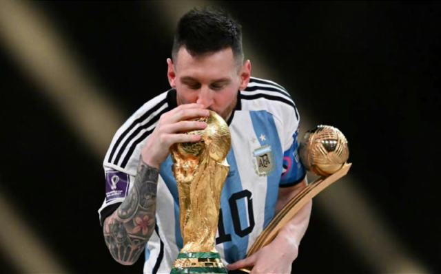 梅西捧起大力神杯一组对比图刷屏拍摄者8年跨过最难一步