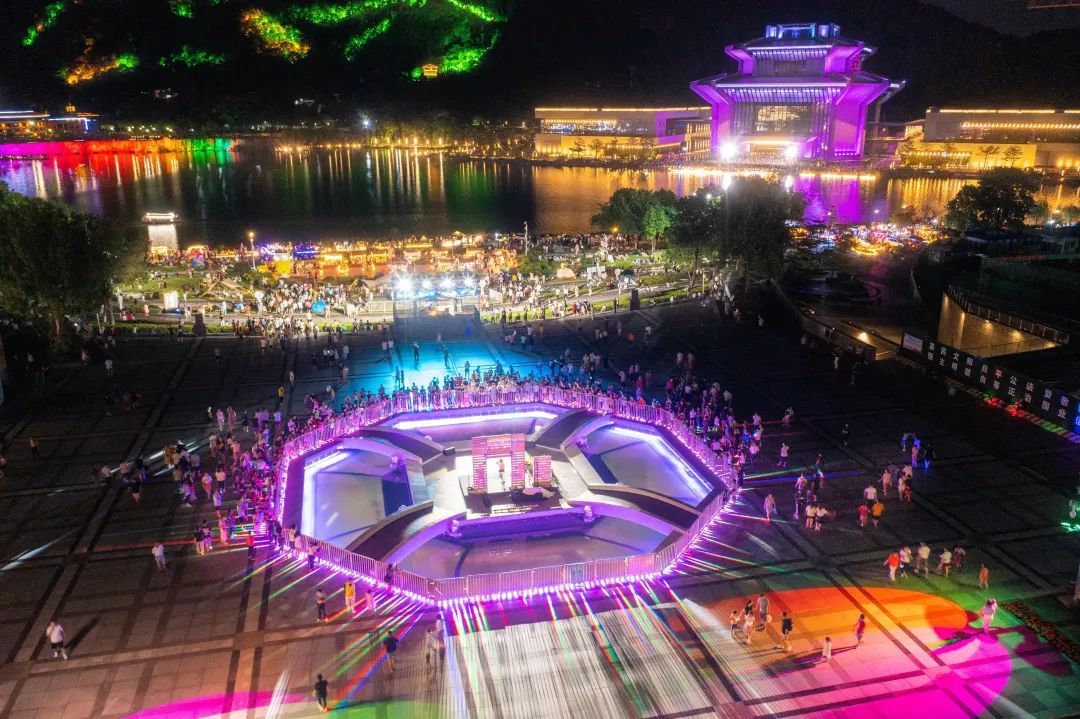 西樵山下、听音湖畔的樵山大道、听音广场