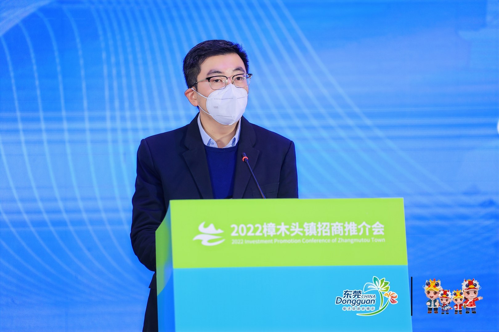 12月21日,以“莞深协同·产业联动”为主题的2022东莞市樟木头镇(深圳)招商推介会在深圳湾万丽酒店举行。