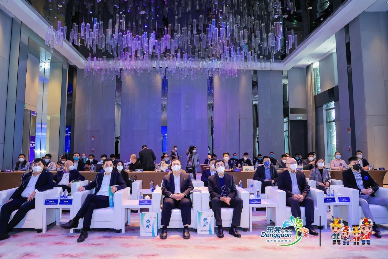 12月21日,以“莞深协同·产业联动”为主题的2022东莞市樟木头镇(深圳)招商推介会在深圳湾万丽酒店举行。