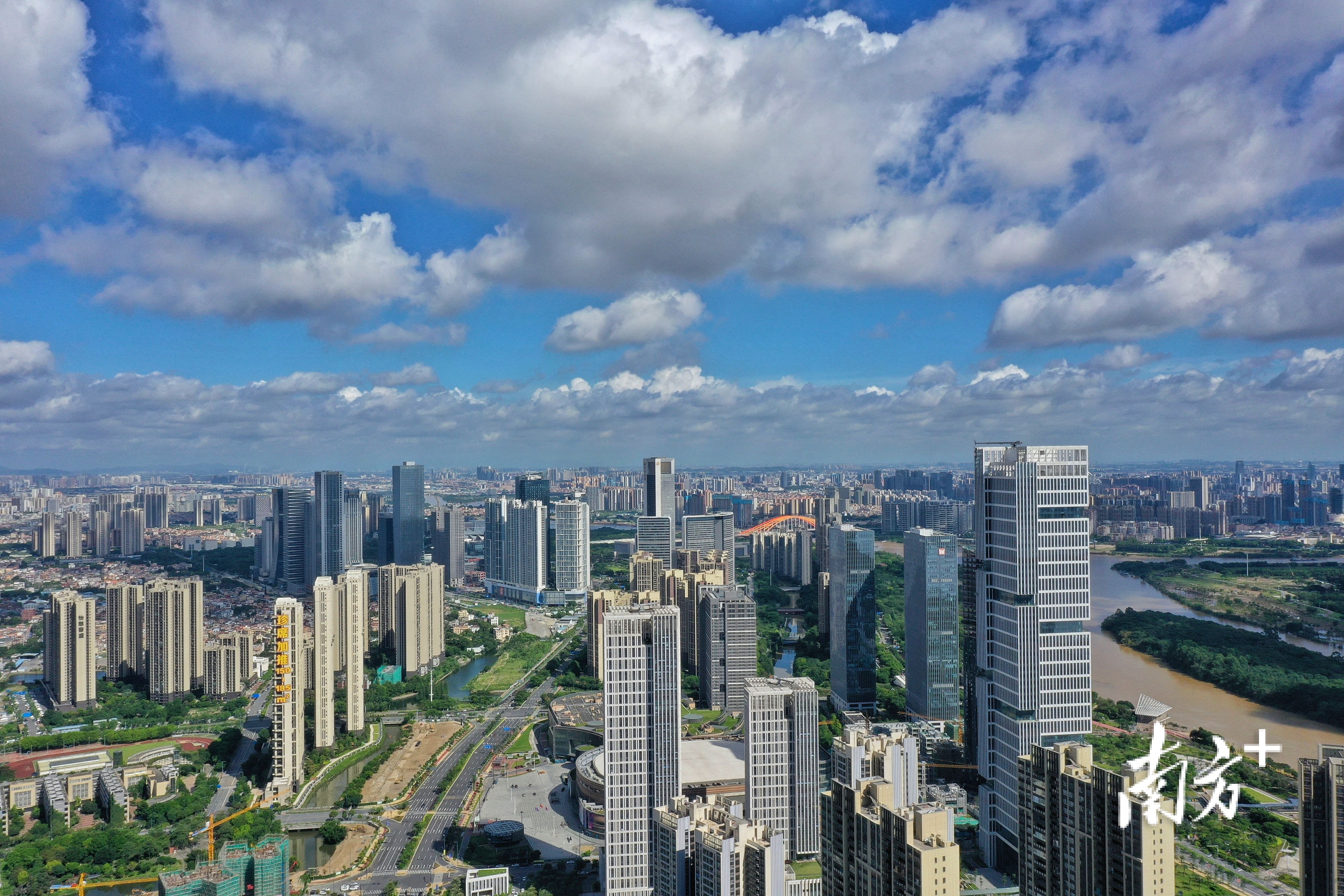 佛山将奋力在全面深化重点领域改革上实现新突破,积极探索中国式现代化的佛山路径。图为佛山城市俯瞰。戴嘉信 摄 佛山将奋力在全面深化重点领域改革上实现新突破,积极探索中国式现代化的佛山路径。图为佛山城市俯瞰。戴嘉信 摄