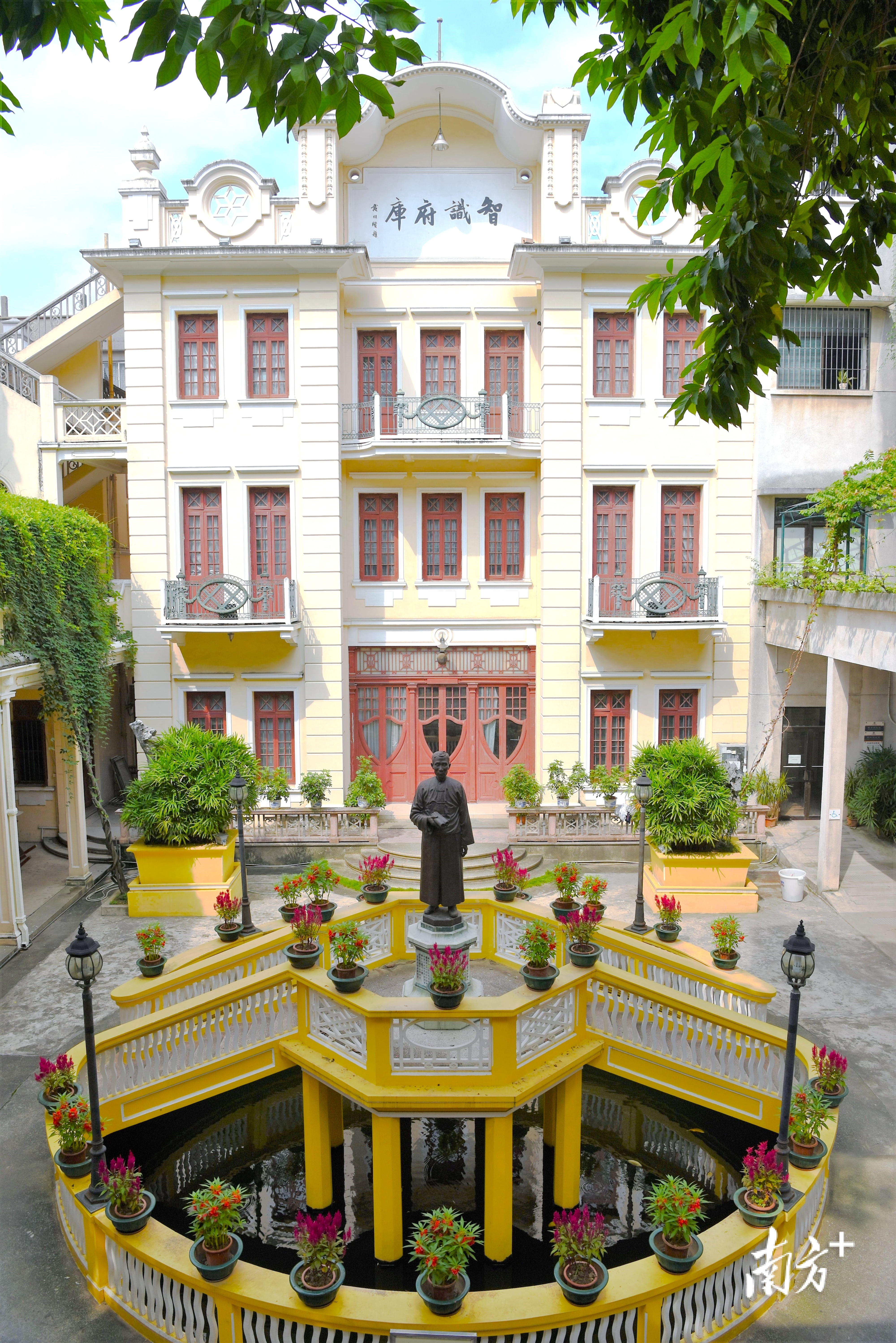 大隐隐于市的新会景堂图书馆。南方日报记者 杨兴乐 摄